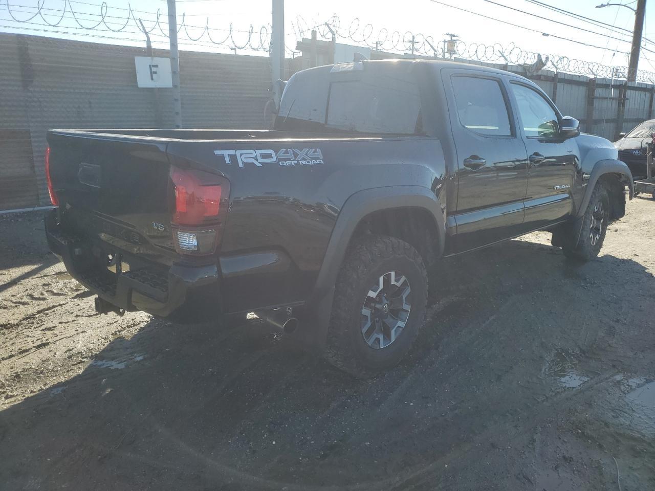 2018 Toyota Tacoma Double Cab - Фото 3