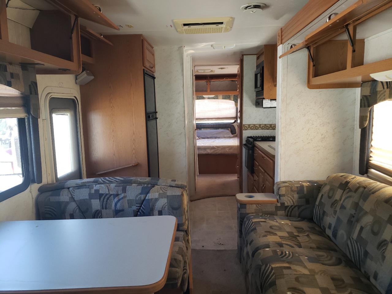 2003 Ford E450 Recreational Vehicle - Фото 6