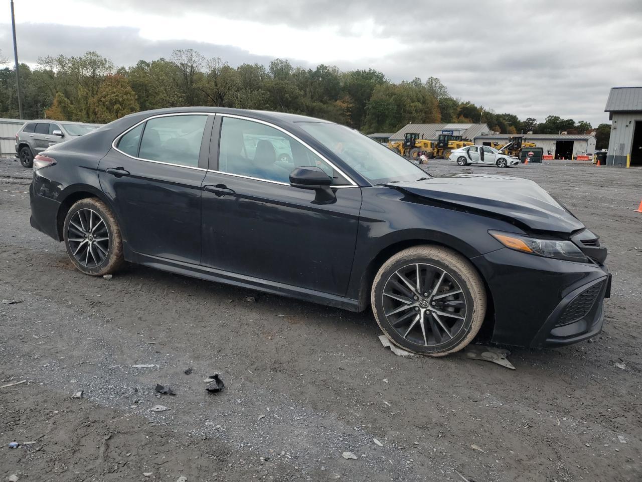 2021 Toyota Camry Se - Image 4
