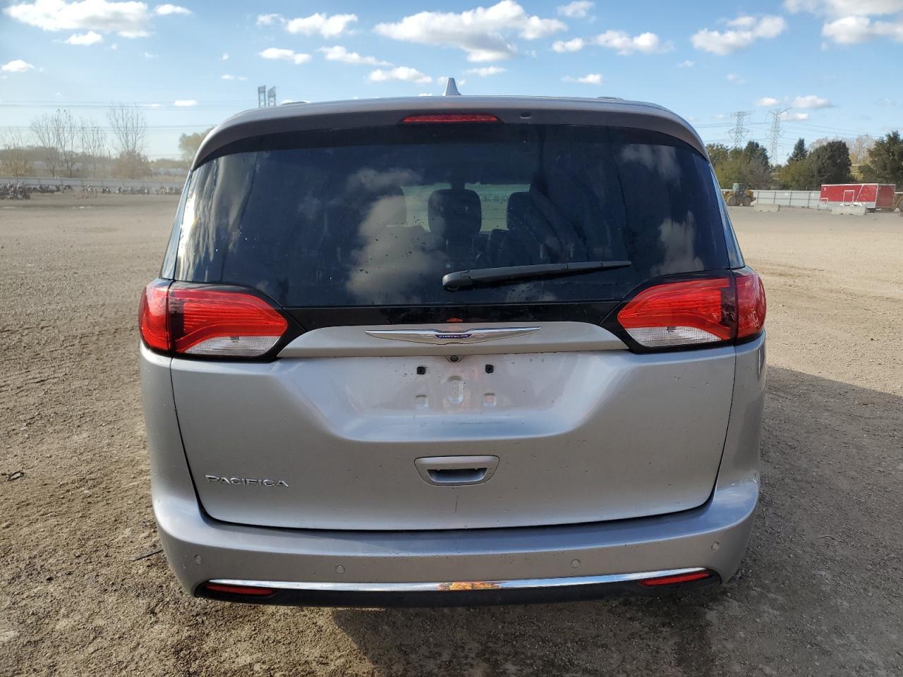 2018 Chrysler Pacifica Touring L - Фото 6