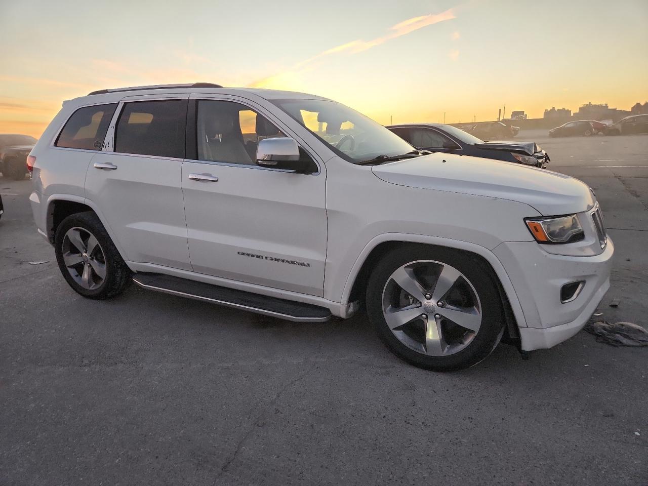 2016 Jeep Grand Cherokee Overland - Image 4