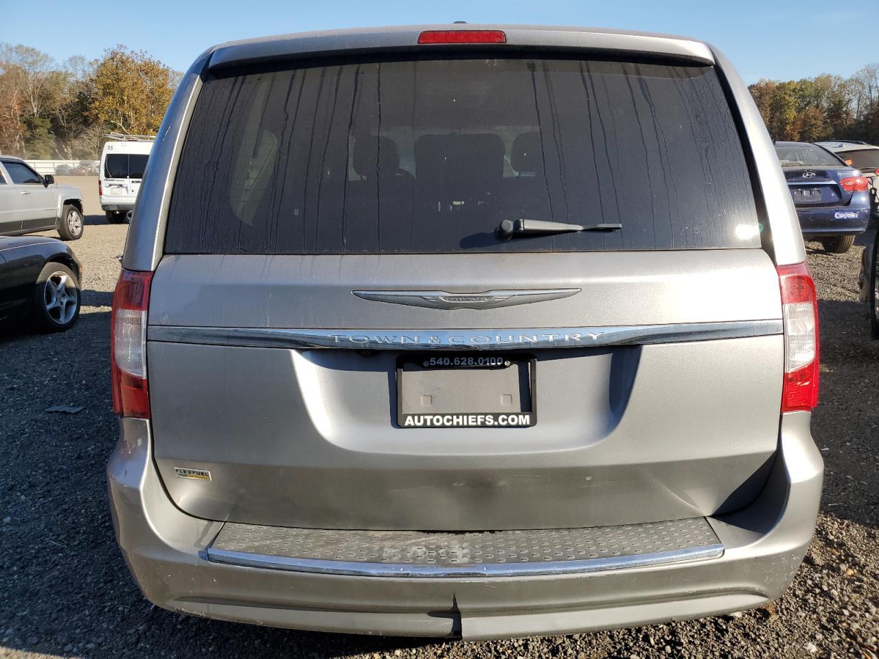 2016 Chrysler Town & Country Touring - Фото 6