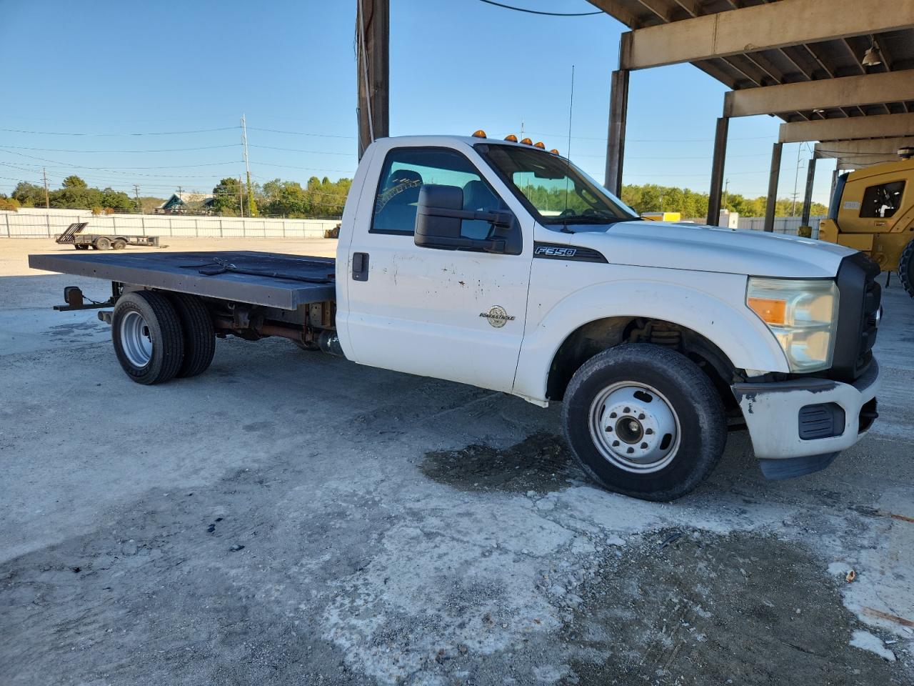 2011 Ford F350 Flat Bed Truck - Фото 4