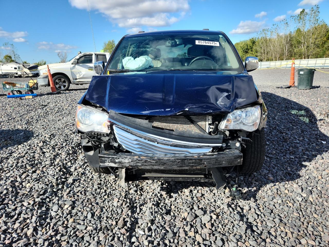 2015 Chrysler Town & Country Touring L - Image 5