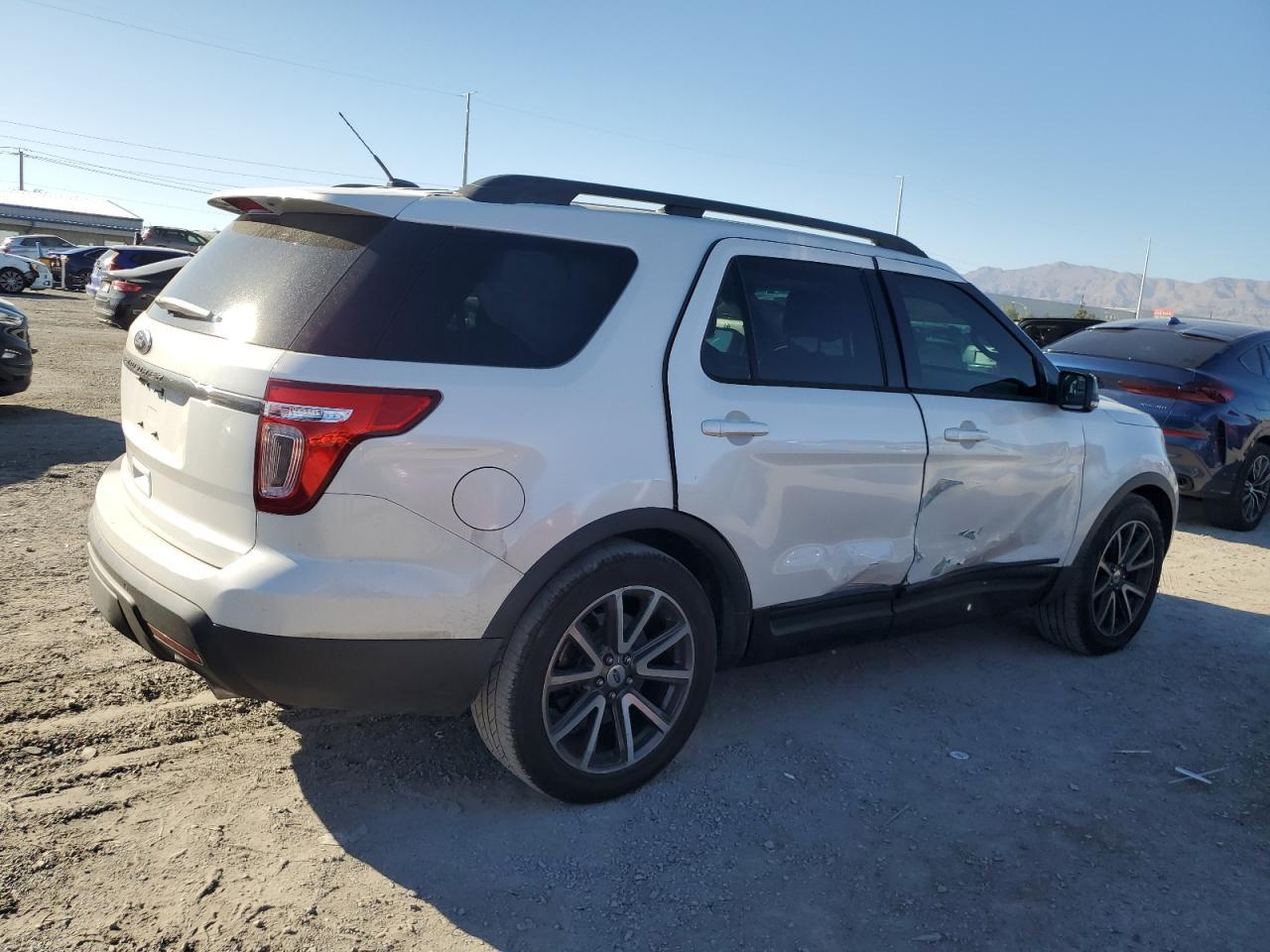 2015 Ford Explorer Xlt - Image 3