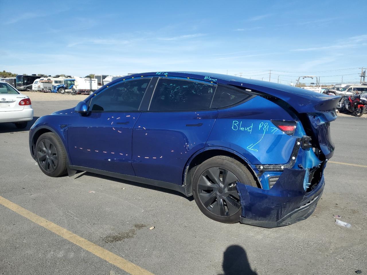 2025 Tesla Model Y - Фото 2