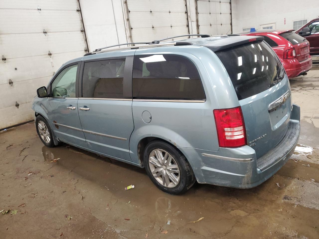 2009 Chrysler Town & Country Limited - Фото 2