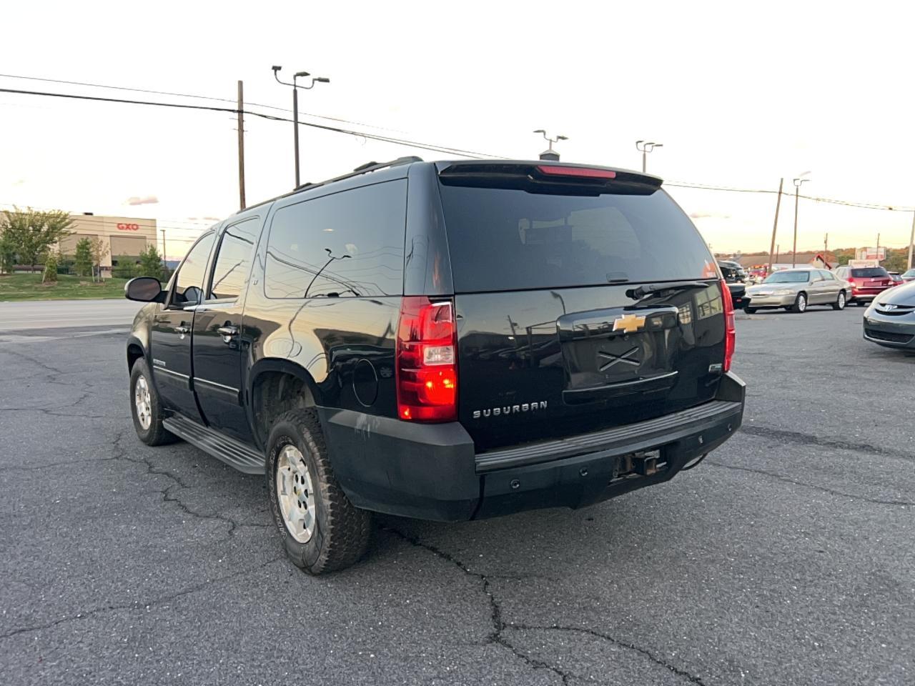 2012 Chevrolet Suburban K1500 Lt - Image 3