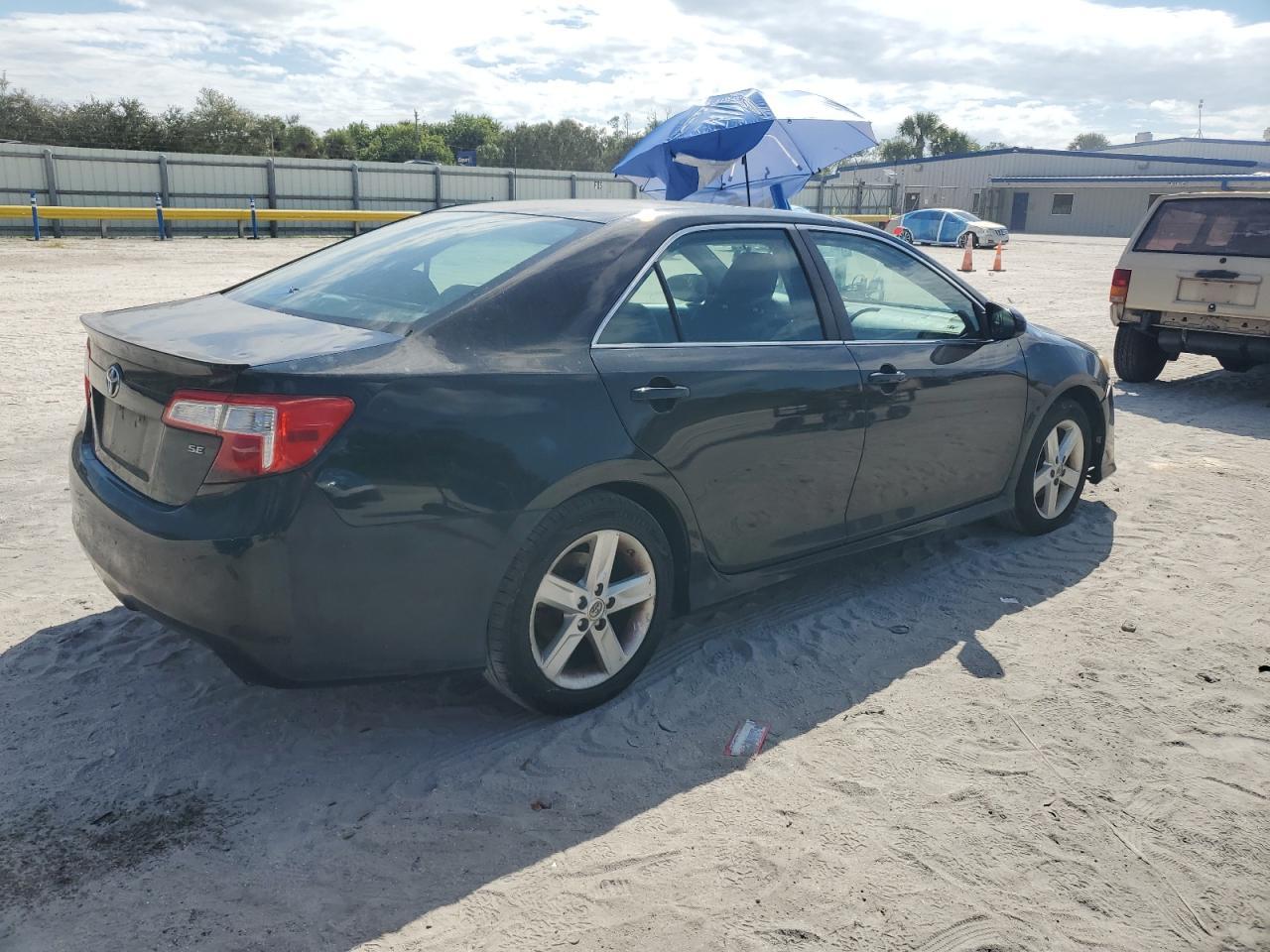 2014 Toyota Camry L - Фото 3