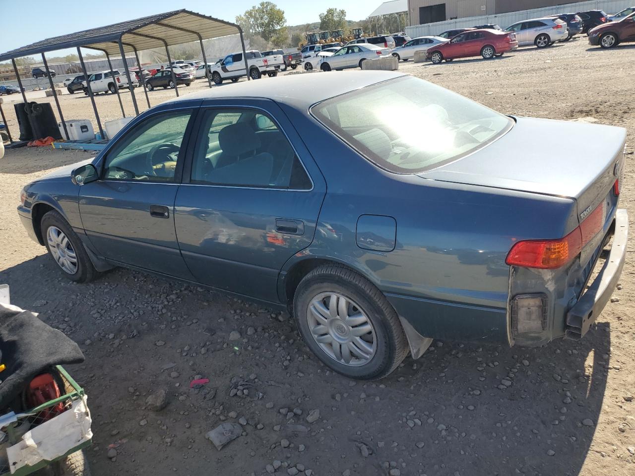 2001 Toyota Camry Ce - Фото 2
