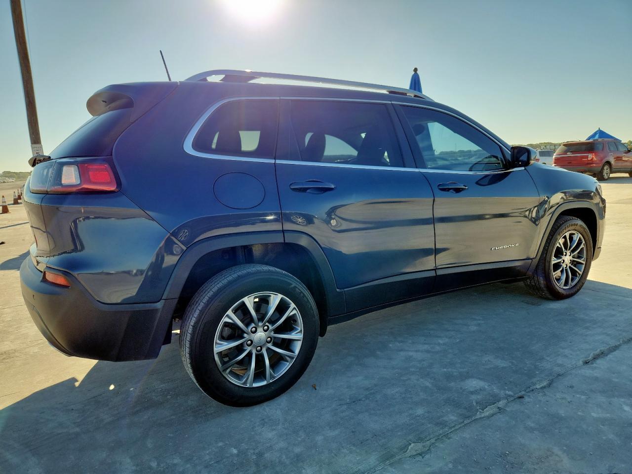 2020 Jeep Cherokee Latitude Plus - Image 3