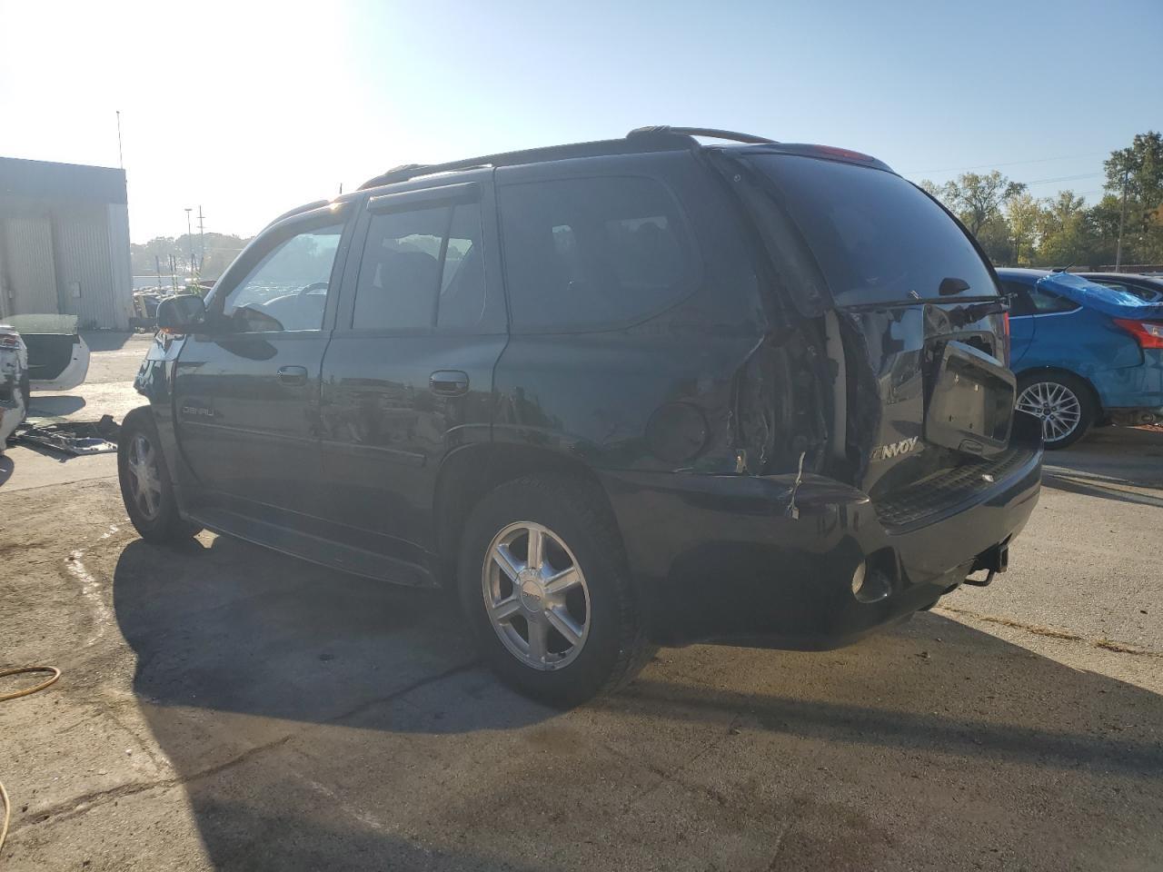 2005 GMC Envoy Denali - Фото 2