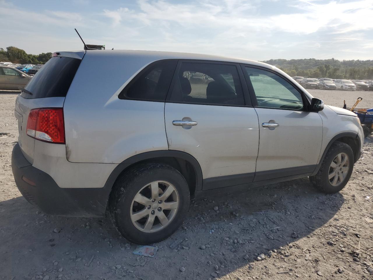 2013 Kia Sorento Lx - Image 3