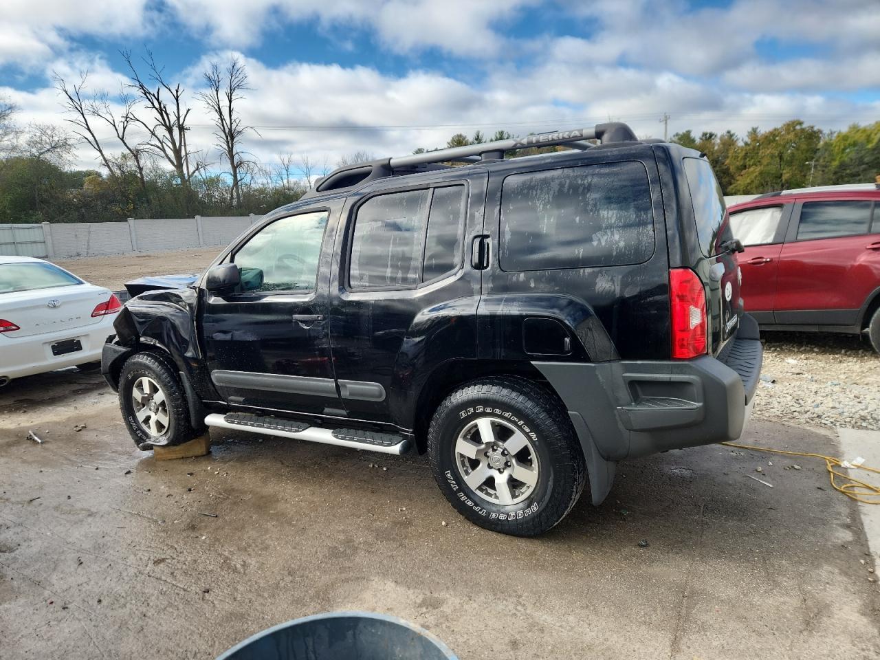 2012 Nissan Xterra Off Road - Фото 2