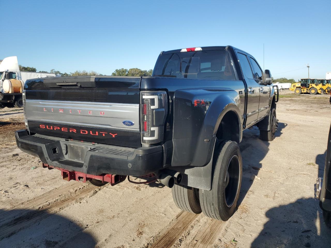 2018 Ford F350 Super Duty - Фото 3