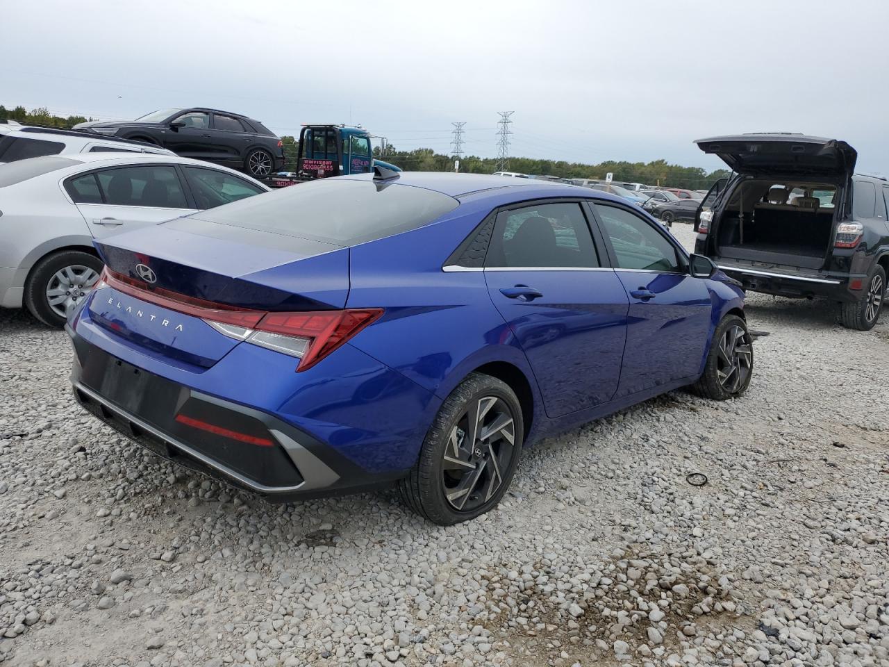 2025 Hyundai Elantra Sel - Image 3