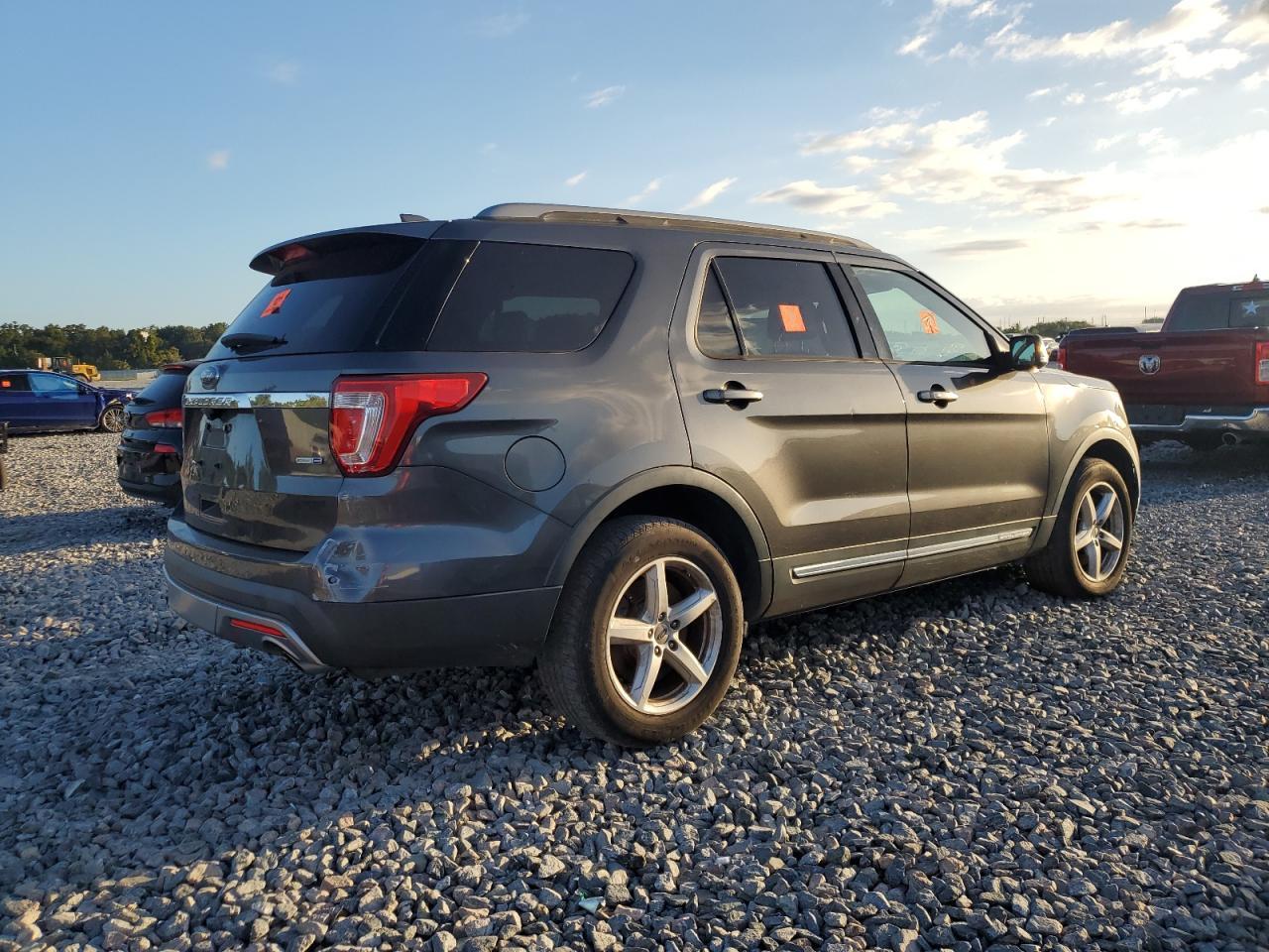 2017 Ford Explorer Xlt - Фото 3