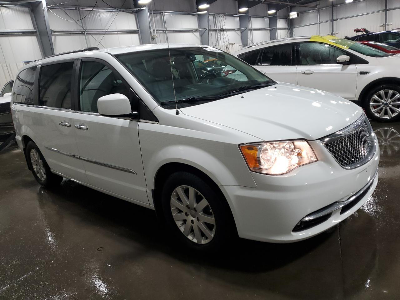 2016 Chrysler Town & Country Touring - Фото 4