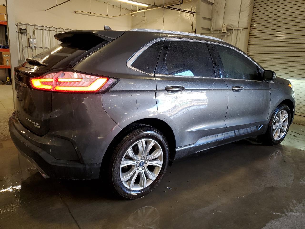 2020 Ford Edge Titanium - Image 3