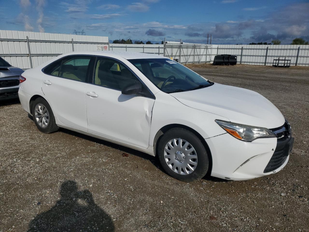2015 Toyota Camry Le - Фото 4