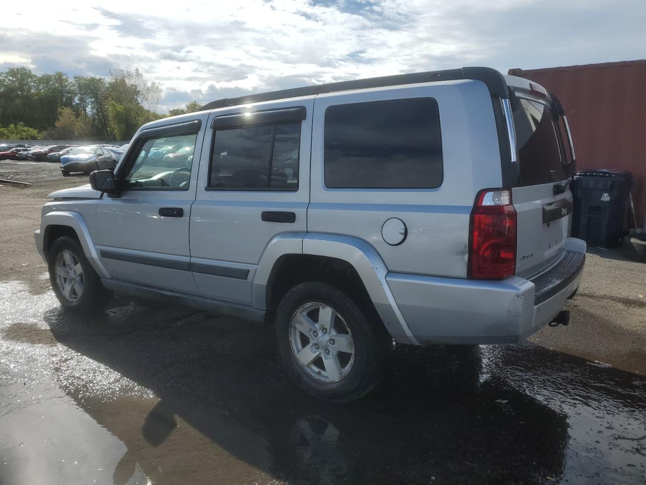 2006 Jeep Commander - Image 2