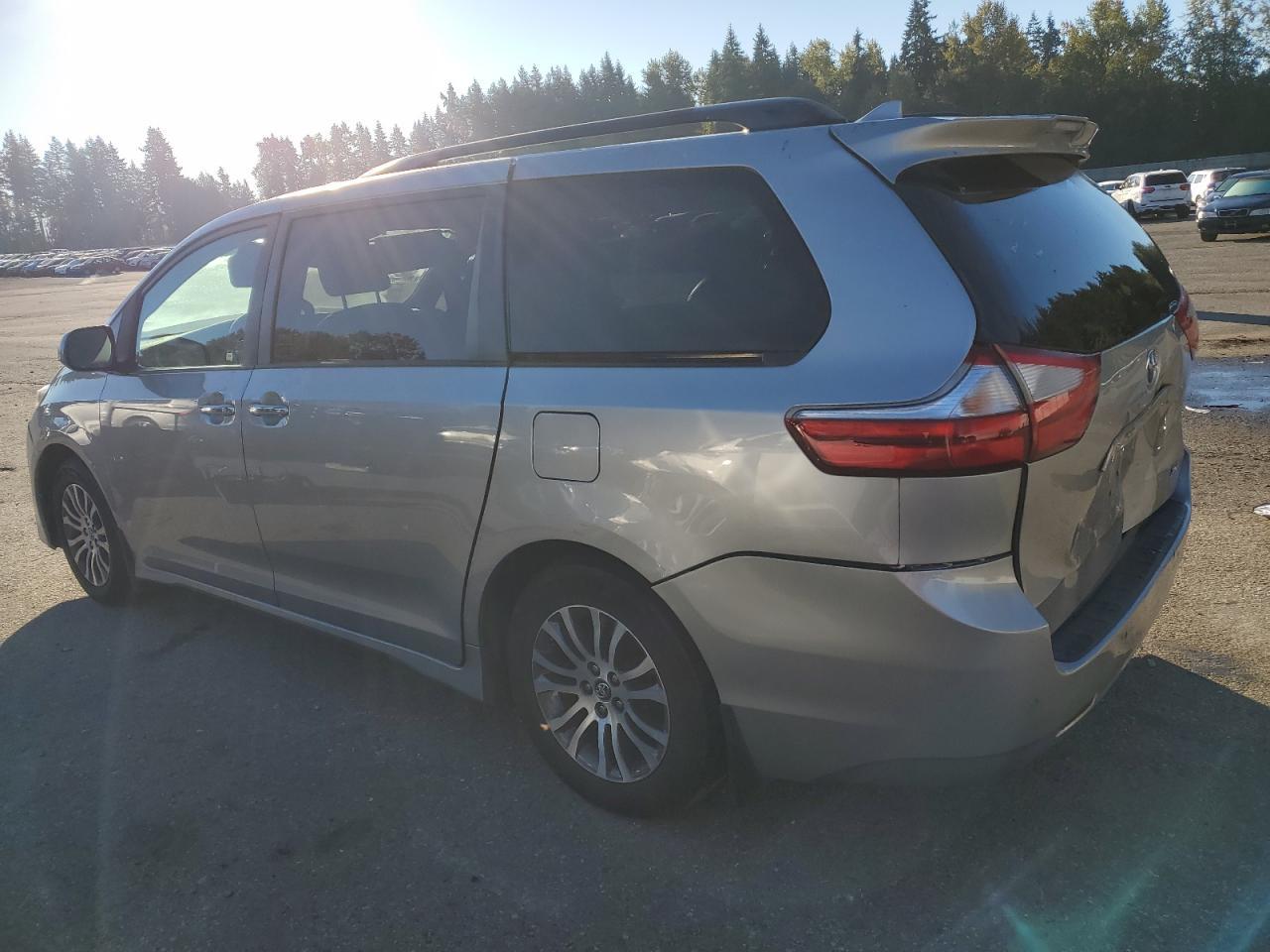 2018 Toyota Sienna Xle - Фото 2