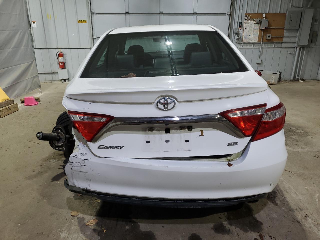 2017 Toyota Camry Le - Фото 6