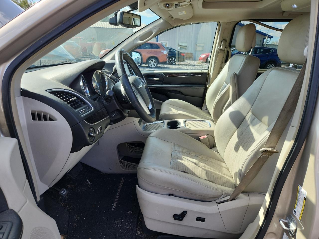 2013 Chrysler Town & Country Touring L - Фото 7