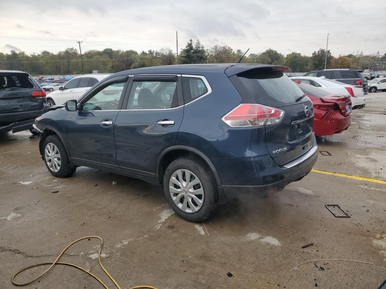 2015 Nissan Rogue S - Image 2