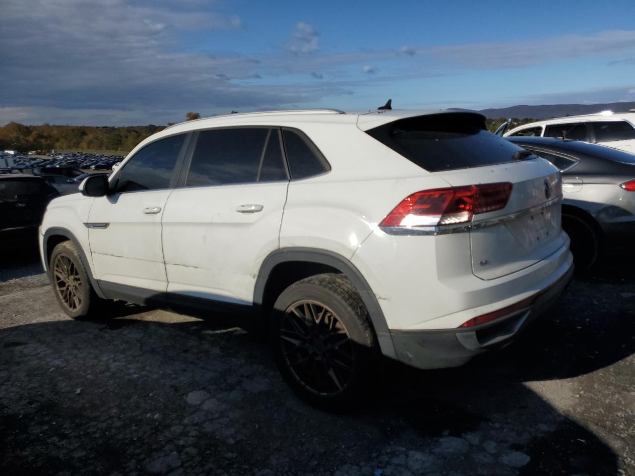 2020 Volkswagen Atlas Cross Sport Se - Фото 2