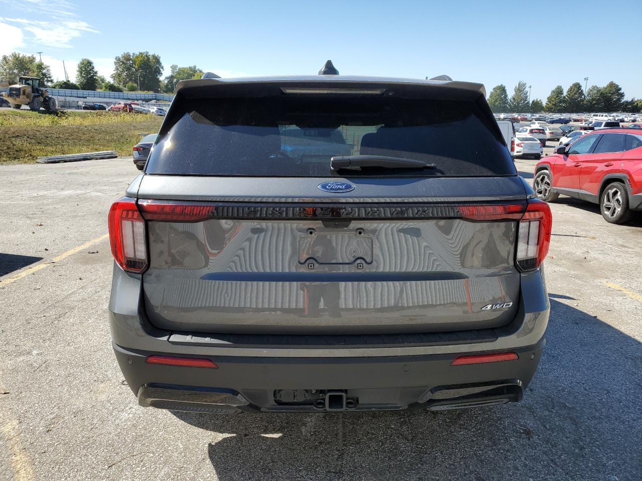 2025 Ford Explorer St-Line - Image 6