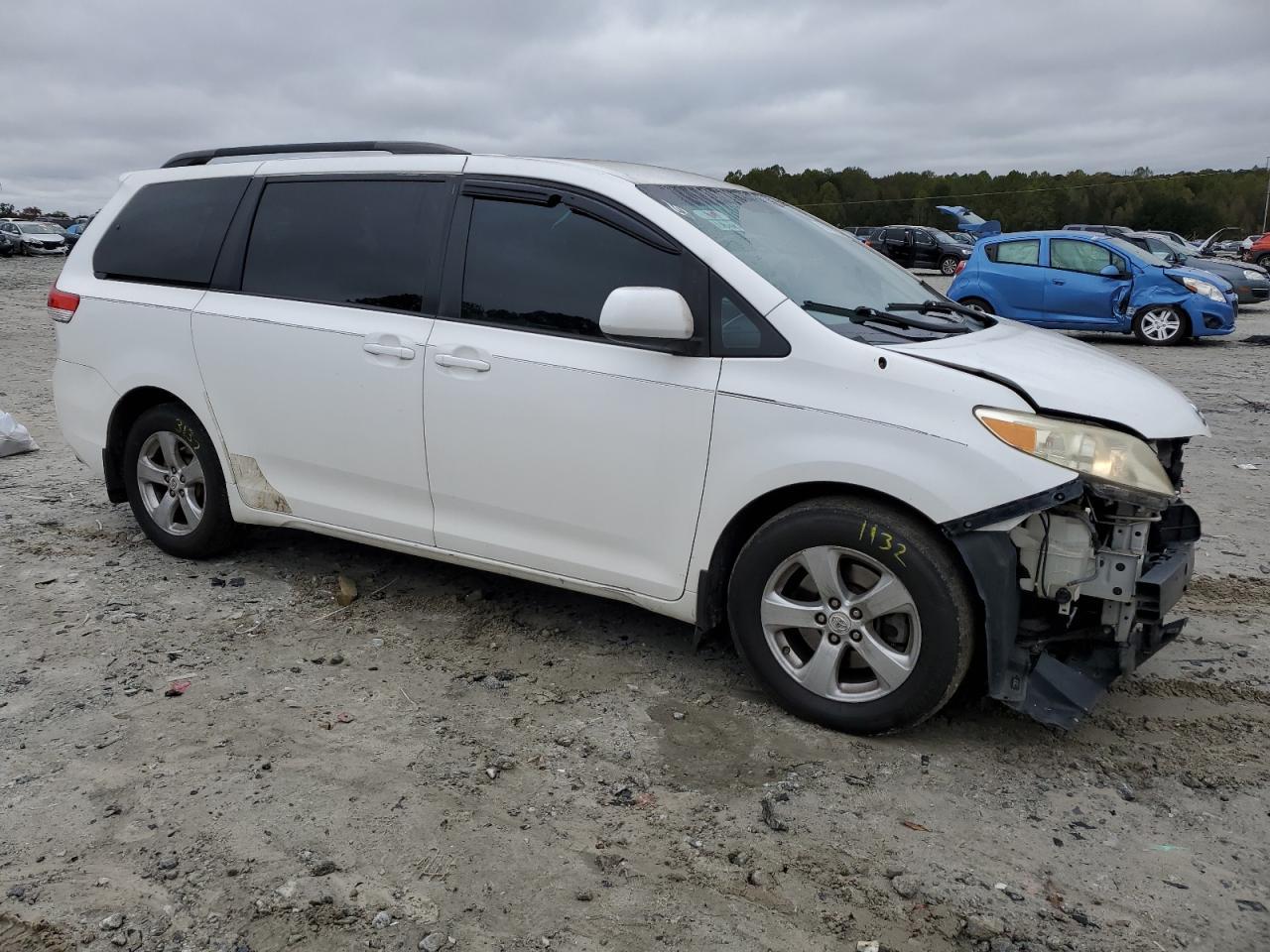 2011 Toyota Sienna Le - Image 4