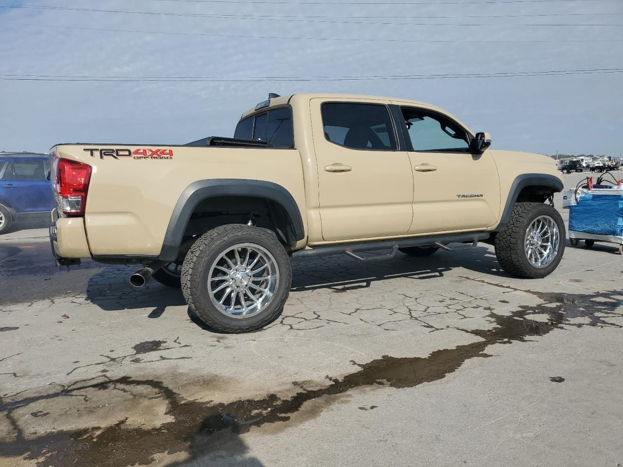 2016 Toyota Tacoma Double Cab - Image 3