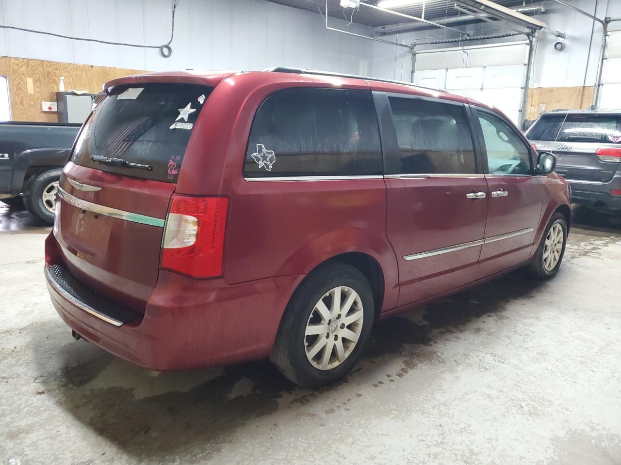 2015 Chrysler Town & Country Touring - Image 3