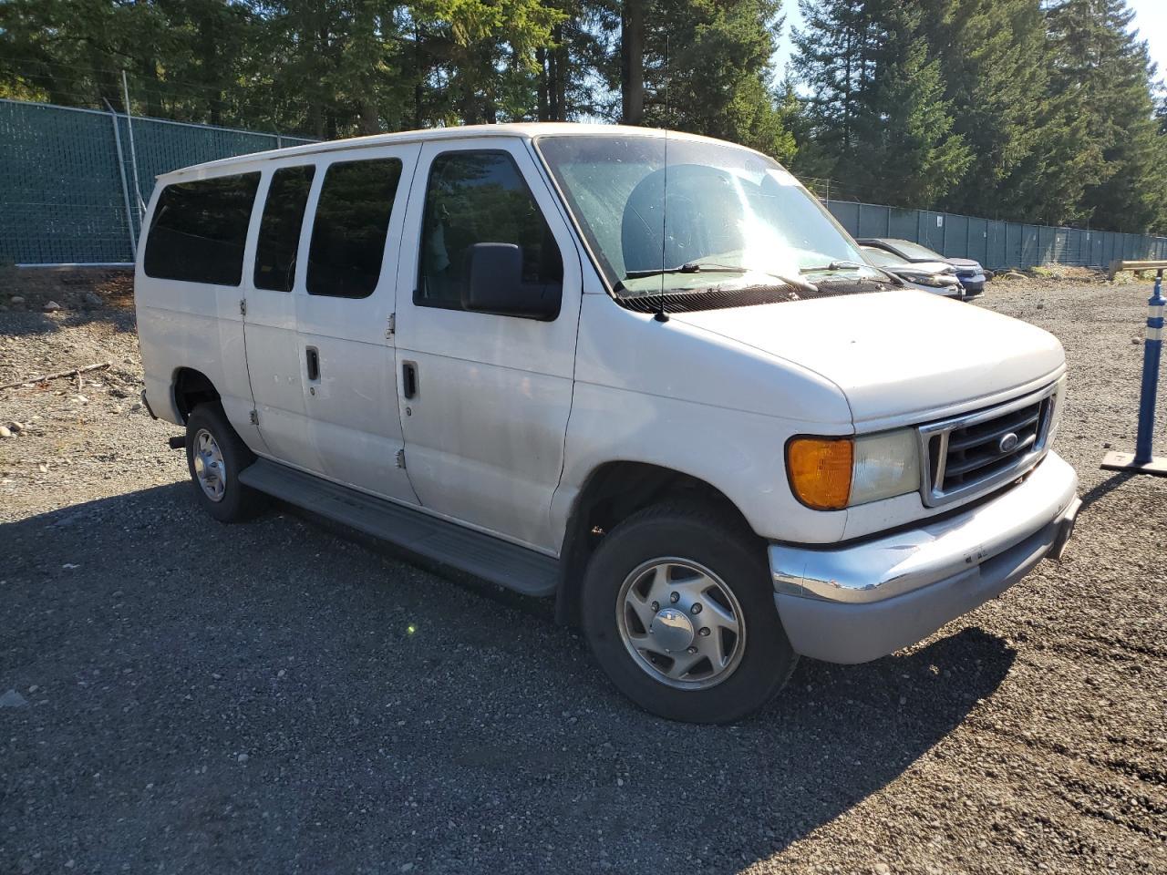 2007 Ford Econoline E350 Super Duty Wagon - Image 4