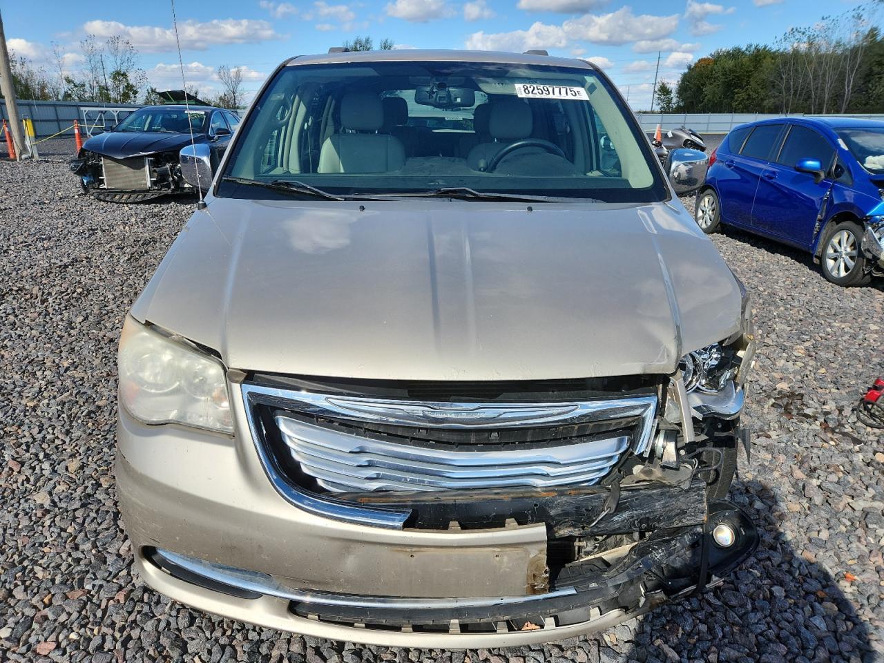 2013 Chrysler Town & Country Touring L - Фото 5
