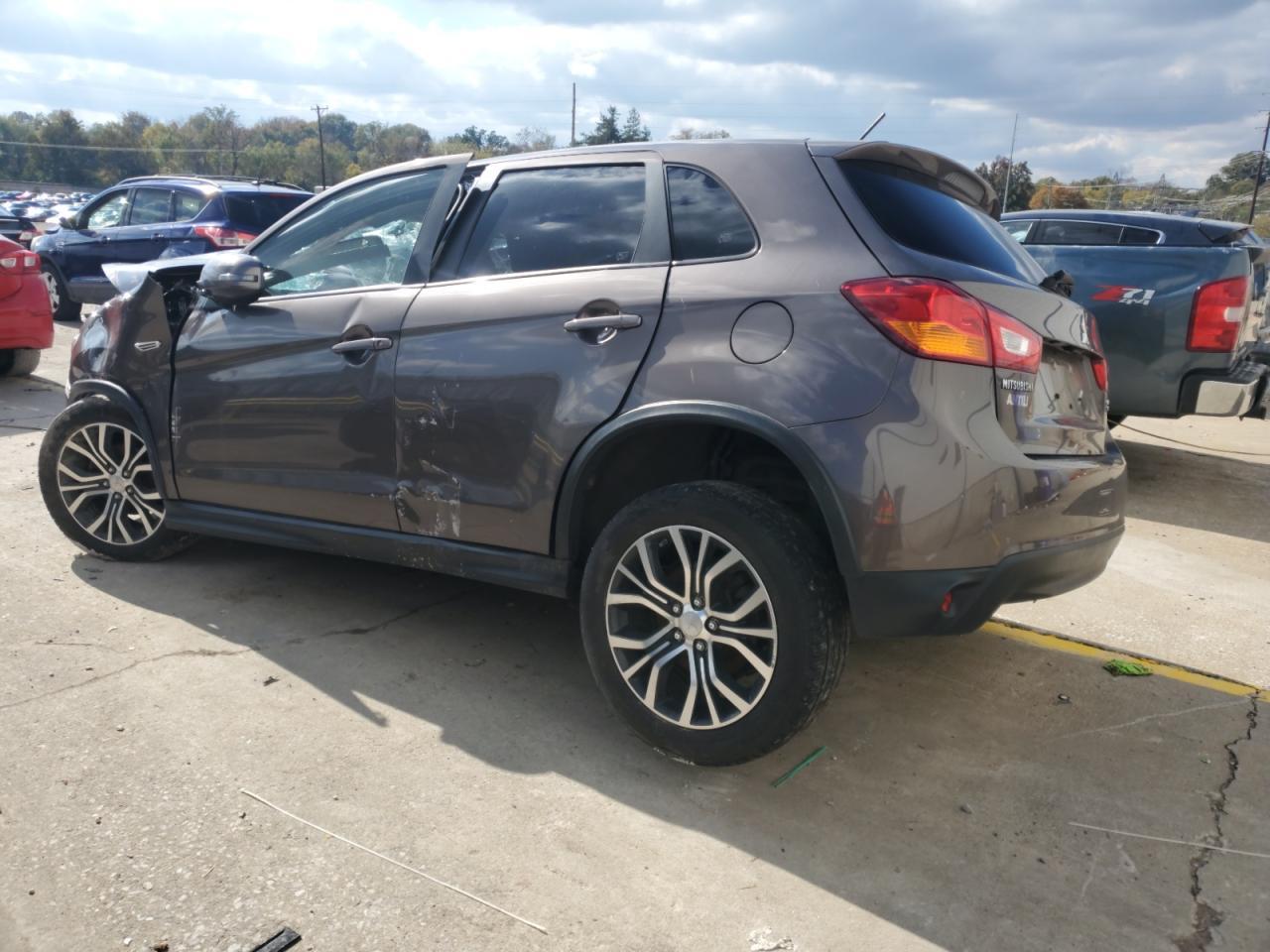 2016 Mitsubishi Outlander Sport Es - Image 2