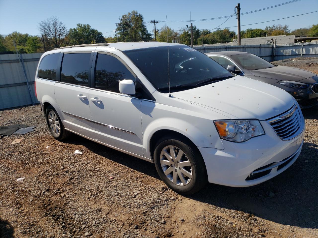 2015 Chrysler Town & Country Touring - Image 4