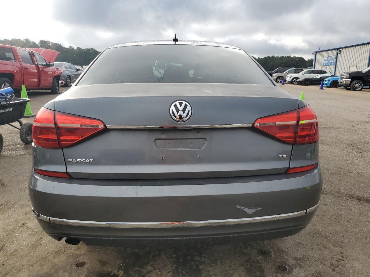 2016 Volkswagen Passat S - Фото 6