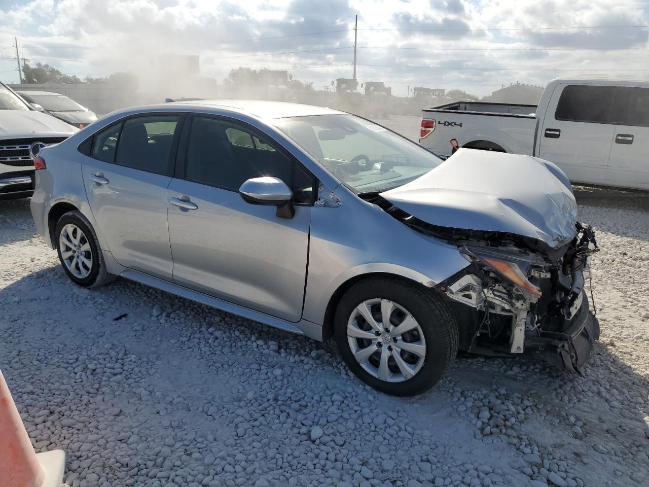 2021 Toyota Corolla Le - Фото 4
