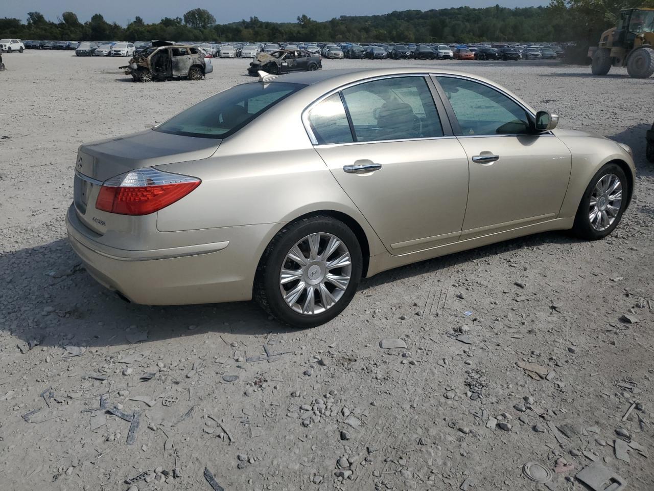 2010 Hyundai Genesis 3.8L - Фото 3