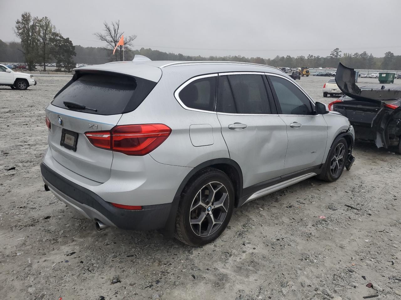 2016 BMW X1 xDrive28I - Фото 3