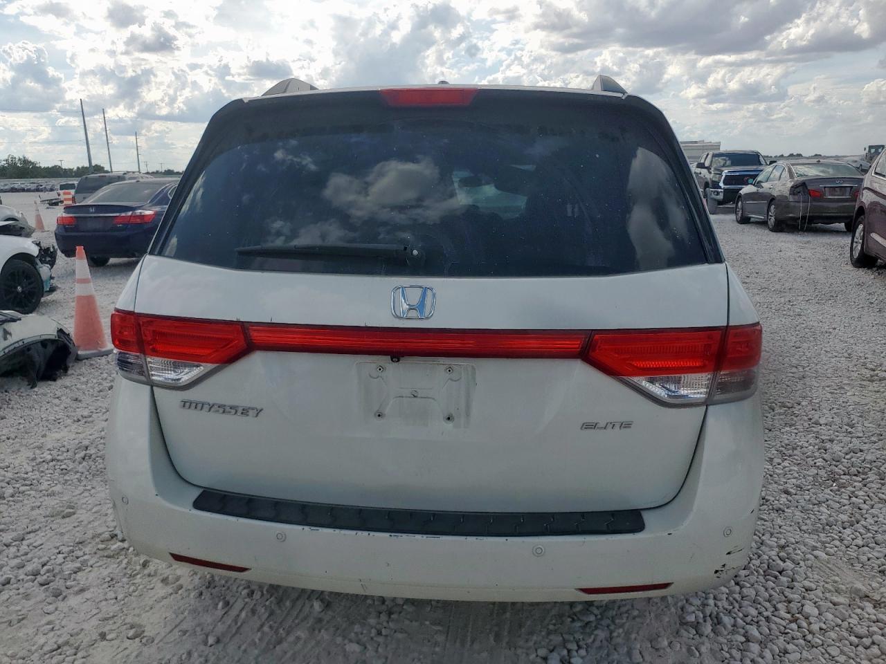 2016 Honda Odyssey Touring - Image 6