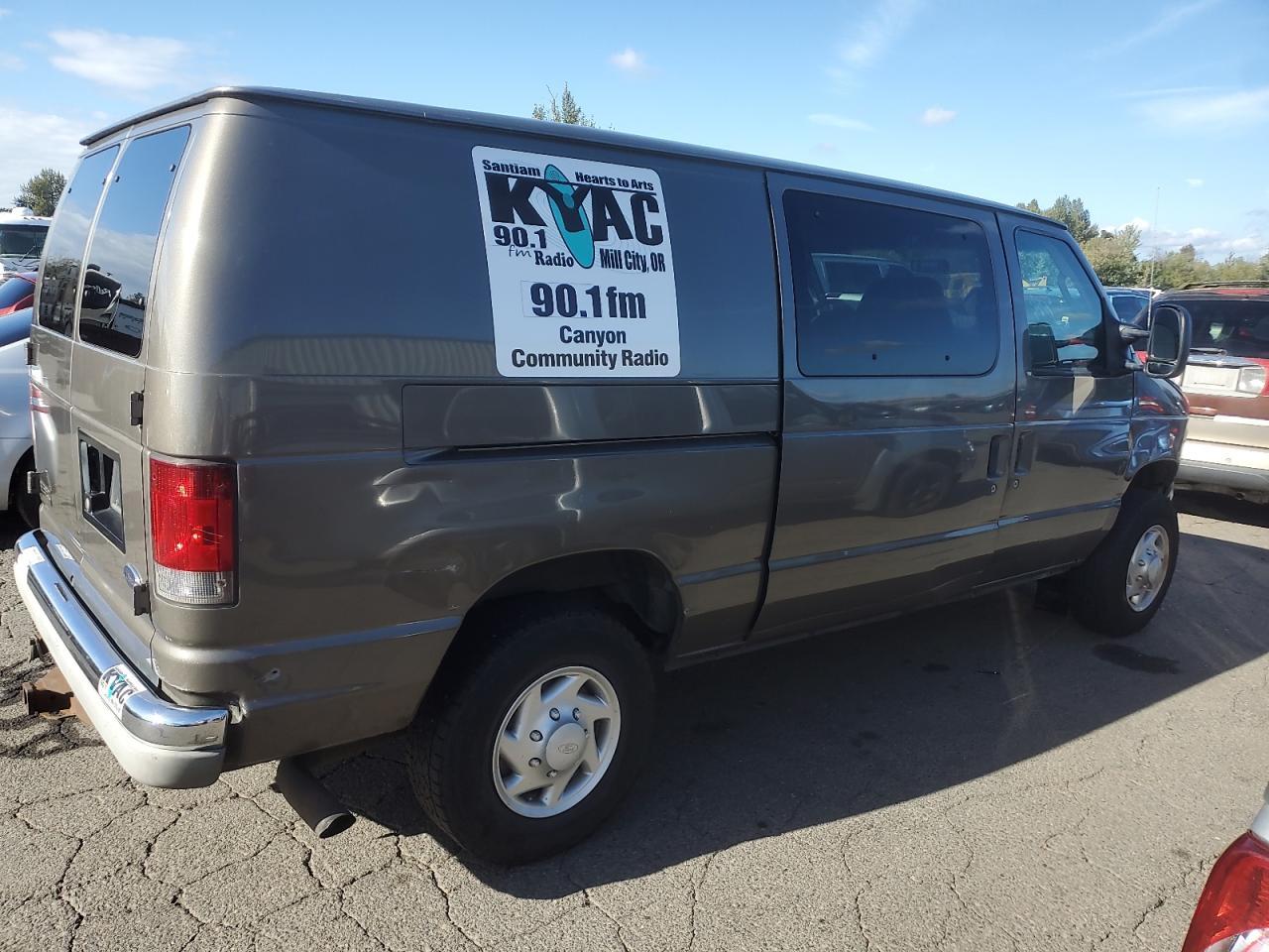 2003 Ford Econoline E350 Super Duty Van - Фото 3