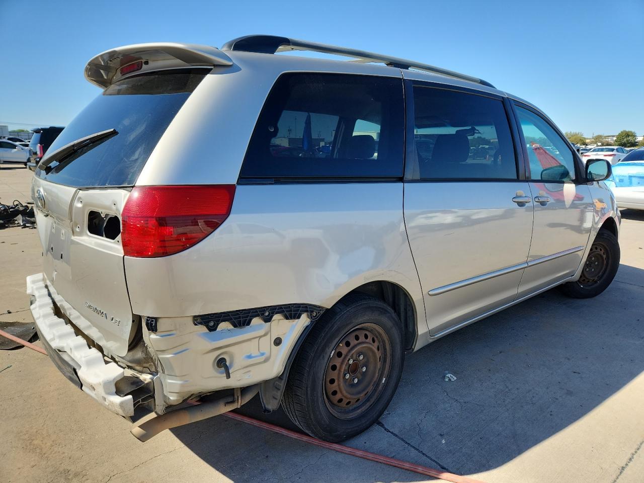 2005 Toyota Sienna Le - Фото 3