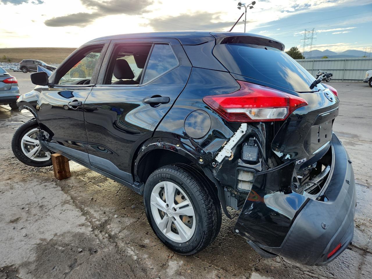 2020 Nissan Kicks S - Фото 2