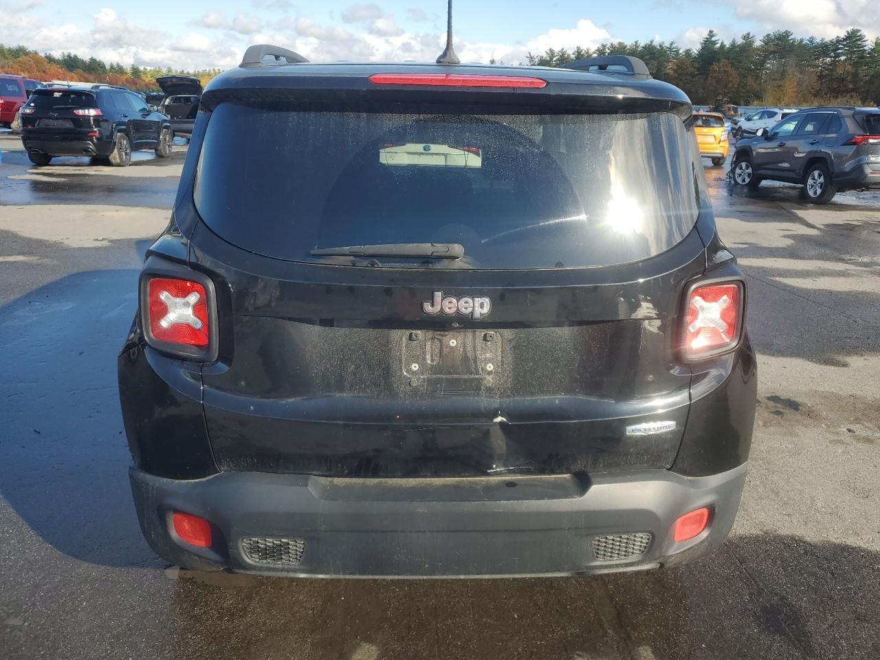 2017 Jeep Renegade Latitude - Image 6