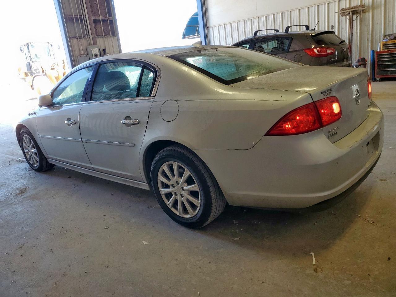 2011 Buick Lucerne Cxl - Image 2