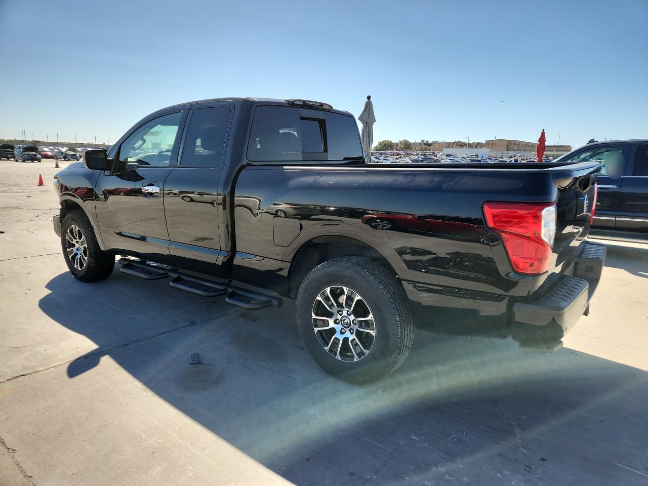 2021 Nissan Titan Sv - Фото 2