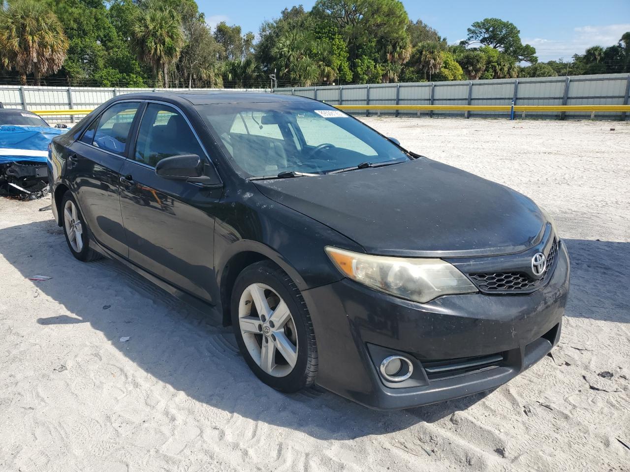 2014 Toyota Camry L - Фото 4